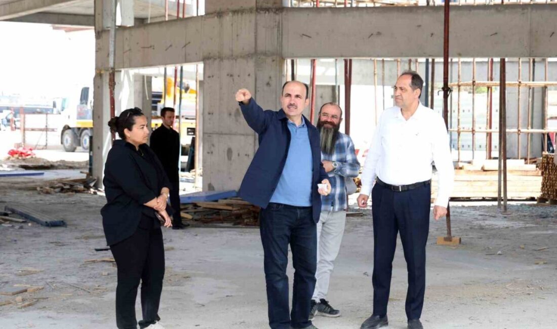 Konya Büyükşehir Belediyesi’nin Karatay Belediyesi’yle birlikte yürüttüğü “Mevlana Türbesi Arkası