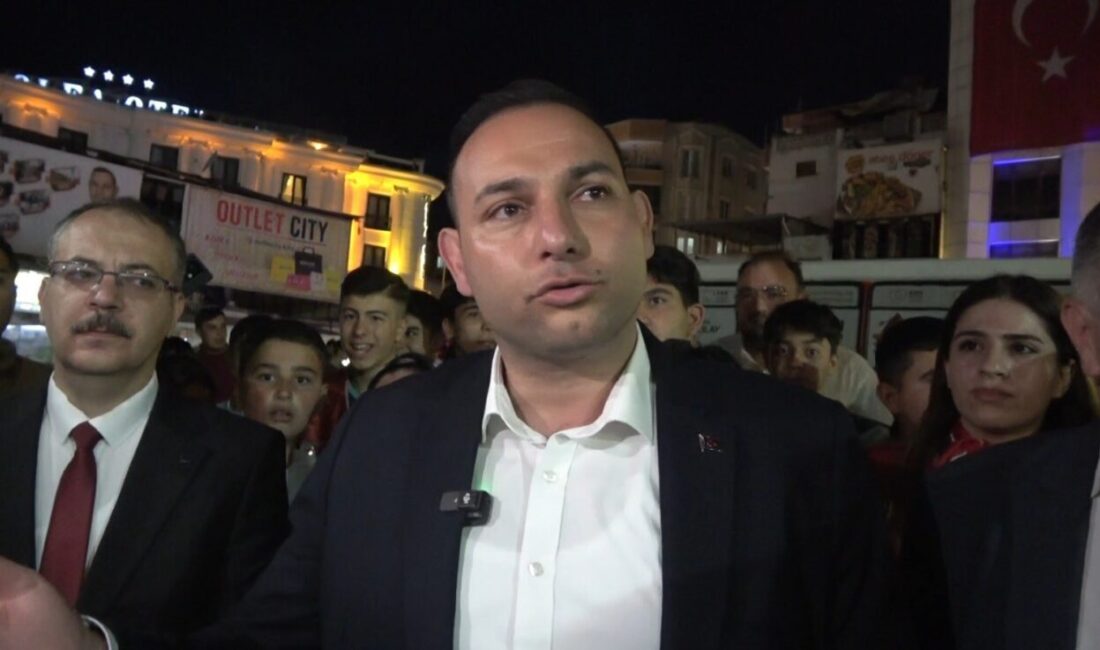Kilis Belediye Başkanı Hakan Bilecen, 19 Mayıs kapsamında düzenlenen fener