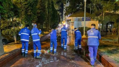 Aydın Büyükşehir Belediyesi ekipleri, kent genelinde yürütülen temizlik çalışmalarını 24