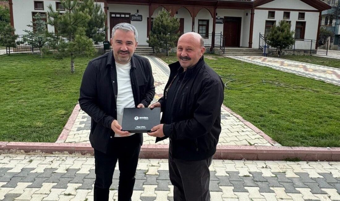 Kurban Bayramı münasebetiyle mahalle muhtarlarını ziyaret ederek bayramlarını kutlayan Pursaklar