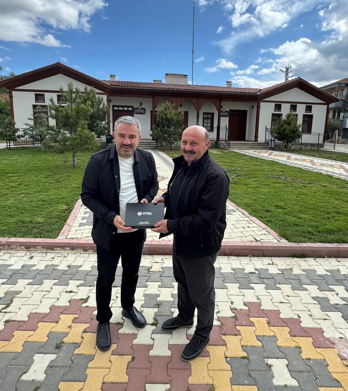Kurban Bayramı münasebetiyle mahalle muhtarlarını ziyaret ederek bayramlarını kutlayan Pursaklar