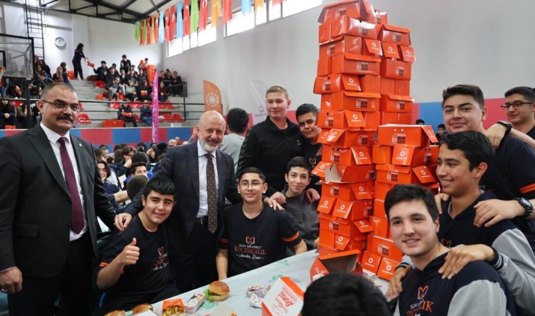 Kocasinan Belediye Başkanı Ahmet Çolakbayrakdar; Sahabiye Mahallesi’ndeki Nuh Mehmet Küçükçalık