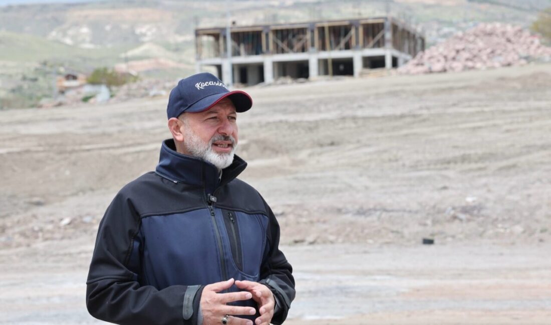 Kocasinan Belediye Başkanı Ahmet Çolakbayrakdar, Erkilet bölgesindeki Ertuğrulgazi Kentsel Dönüşüm