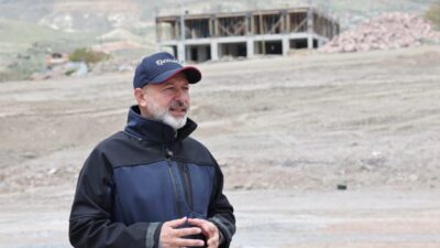 Kocasinan Belediye Başkanı Ahmet Çolakbayrakdar, Erkilet bölgesindeki Ertuğrulgazi Kentsel Dönüşüm