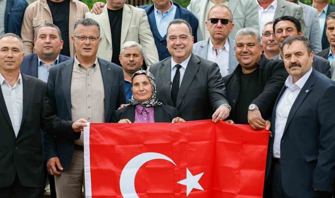 Manisa’nın Alaşehir ilçesinde mahalle muhtarlarıyla buluşan Manisa Büyükşehir Belediye Başkanı