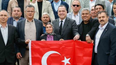 Manisa’nın Alaşehir ilçesinde mahalle muhtarlarıyla buluşan Manisa Büyükşehir Belediye Başkanı