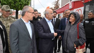 Malatya Büyükşehir Belediye Başkanı Sami Er, deprem sonrası sahada çalışmaları