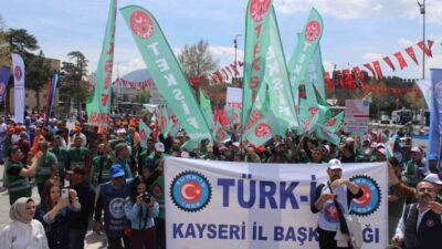 Kayseri’de 1 Mayıs Emek ve Dayanışma Günü dolayısıyla düzenlenen programda