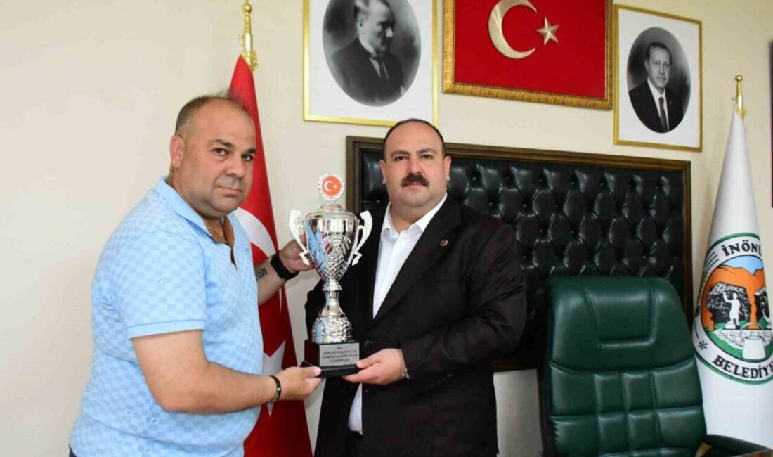 Antalya’da düzenlenen +40 Master şampiyonluğunu kazanan Eskişehir Masterlar Takımının Teknik