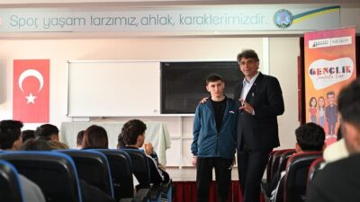 Kartepe’de öğrencilerle bir araya gelen Başkan Mustafa Kocaman; gençlere meslek