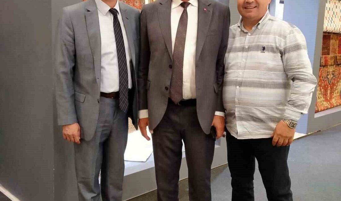 Babadağ Belediye Başkanı Murat Kumral, HOMETEX Fuarı’nda stant açan Babadağlı