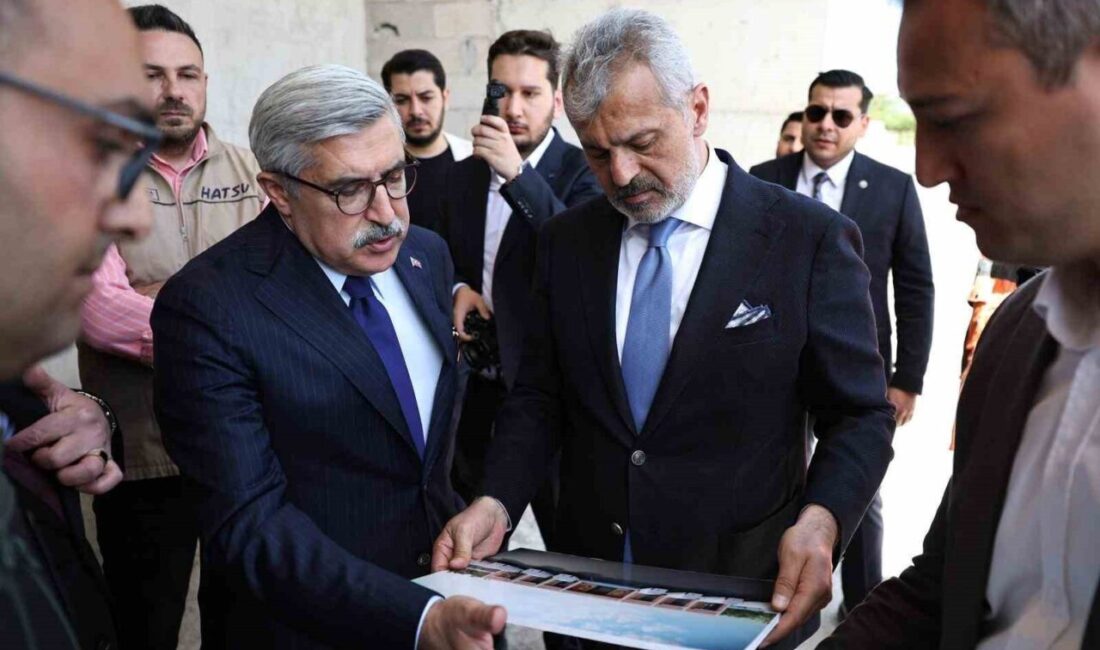Hatay Büyükşehir Belediye Başkanı Mehmet Öntürk, Reyhanlı ilçesinde yapımı devam
