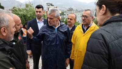 Hatay Büyükşehir Belediye Başkanı Mehmet Öntürk, kent genelinde etkili olan