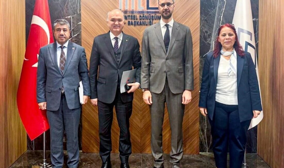 Düzce Belediye Başkanı Dr. Faruk Özlü, şehirde eş zamanlı yürütülen