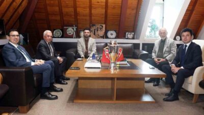 Nilüfer Belediye Başkanı Şadi Özdemir, TFF 1. Lig’e yükselme başarısı