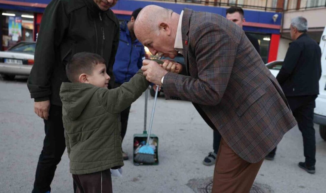 Erzurum Büyükşehir Belediye Başkanı Mehmet Sekmen, kent merkezindeki saha gezilerini