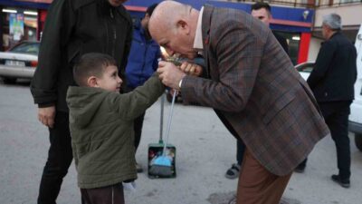Erzurum Büyükşehir Belediye Başkanı Mehmet Sekmen, kent merkezindeki saha gezilerini