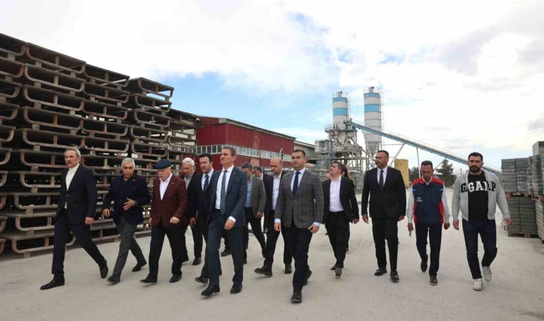 Erzurum Büyükşehir Belediye Başkanı Mehmet Sekmen ve Erzurum Valisi Aydın