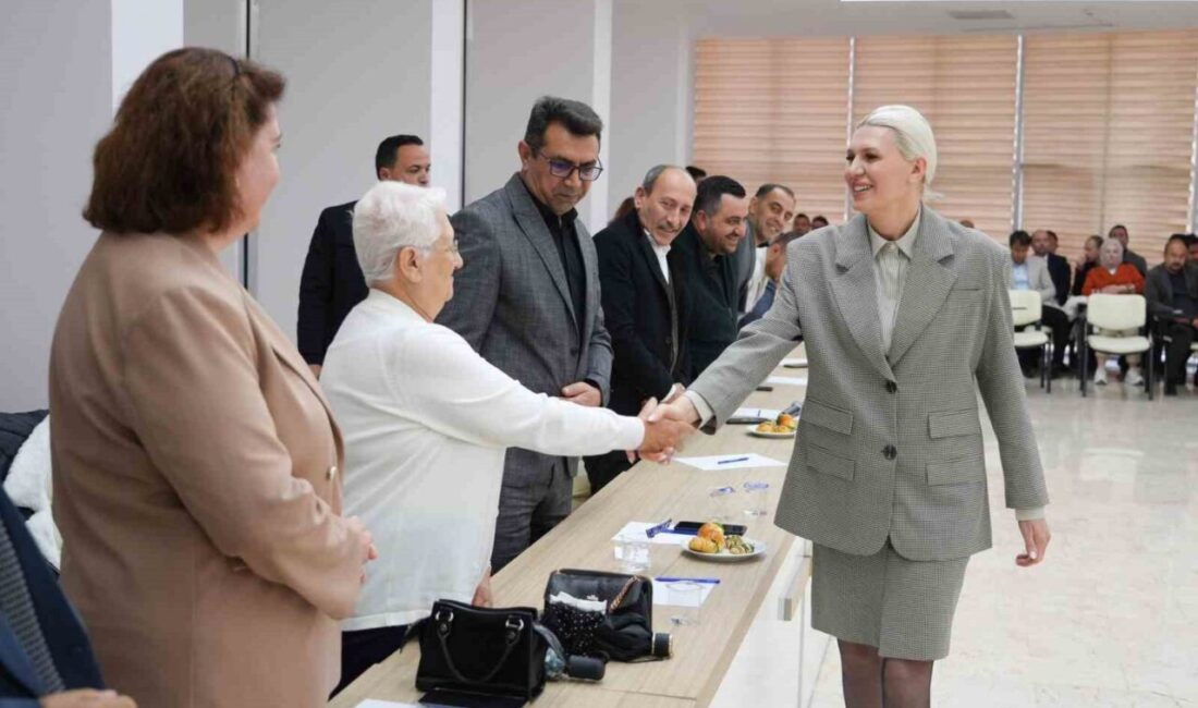 Bilecik Belediye Başkanı Melek Mızrak Subaşı, bir araya geldiği muhtarları