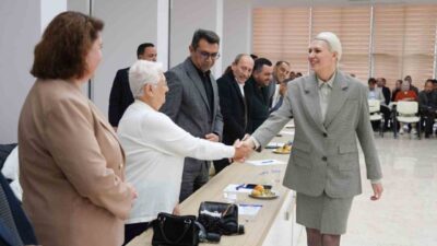 Bilecik Belediye Başkanı Melek Mızrak Subaşı, bir araya geldiği muhtarları