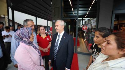 Şahinbey Belediye Başkanı Mehmet Tahmazoğlu, Şehir Hastanesi’nde çocuk servisinde tedavi
