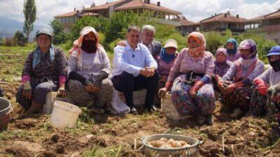 İzmir Büyükşehir Belediye Başkanı Cemil Tugay, bayramın üçüncü gününde Kiraz’da