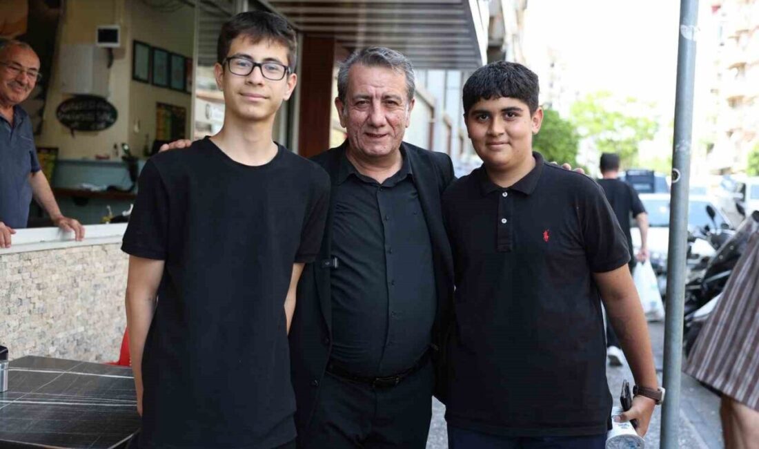 Efeler Belediye Başkanı Anıl Yetişkin, kentin sokaklarında vatandaşlarla buluşmaya devam