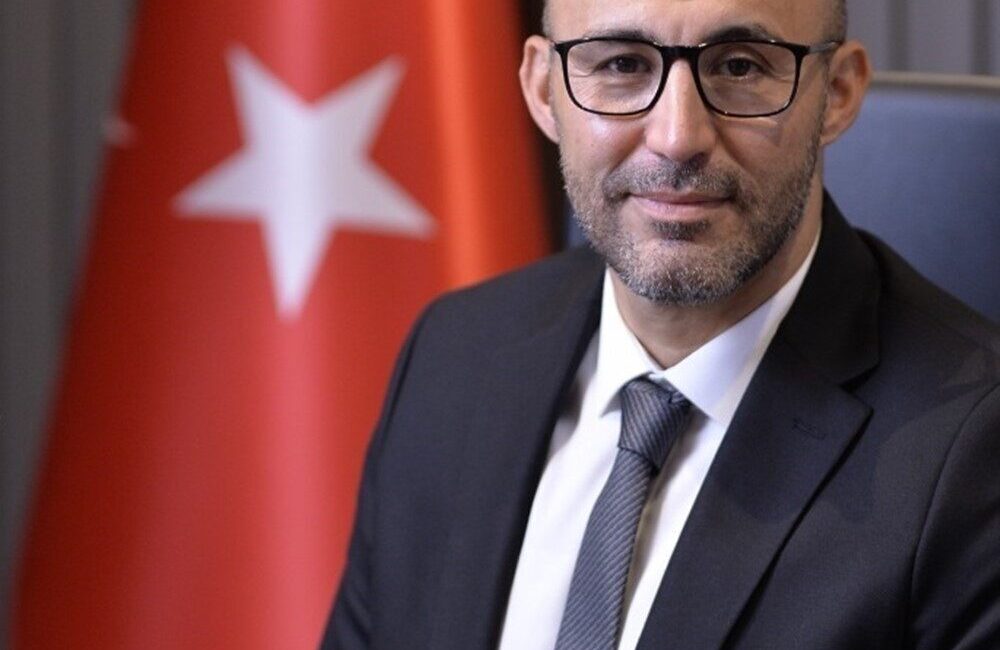 Germencik Belediye Başkanı Burak Zencirci bayramda görev başındaki belediye personeline