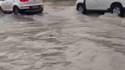 Ankara’da etkili olan sağanak, cadde ve sokaklarda su birikintilerine yol
