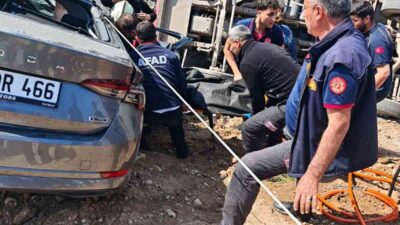 Batman-Diyarbakır karayolunda otomobil ile kamyonetin çarpıştığı kazada 1 kişi hayatını