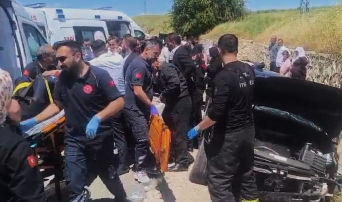 Batman’da seyir halindeki otomobilin istinat duvarına çarpması sonucu meydana gelen