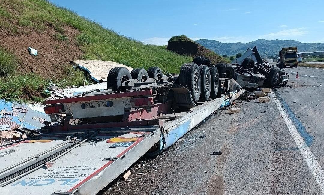 Batman-Kozluk kara yolunda meydana gelen trafik kazasında bir tır sürücüsü