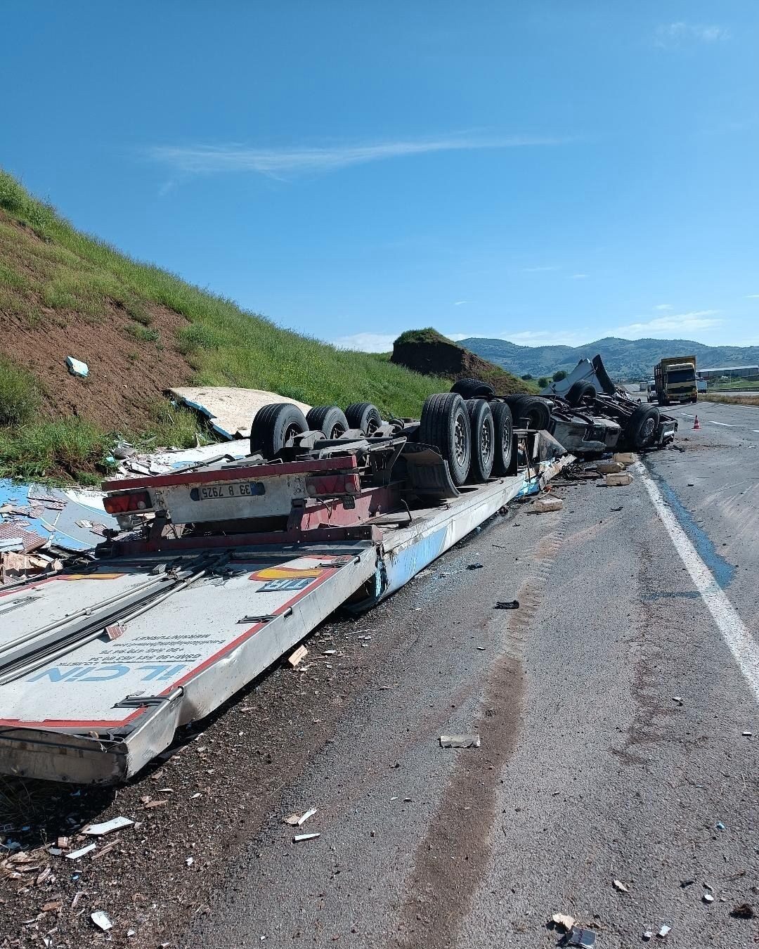 Batman-Kozluk kara yolunda meydana gelen trafik kazasında bir tır sürücüsü