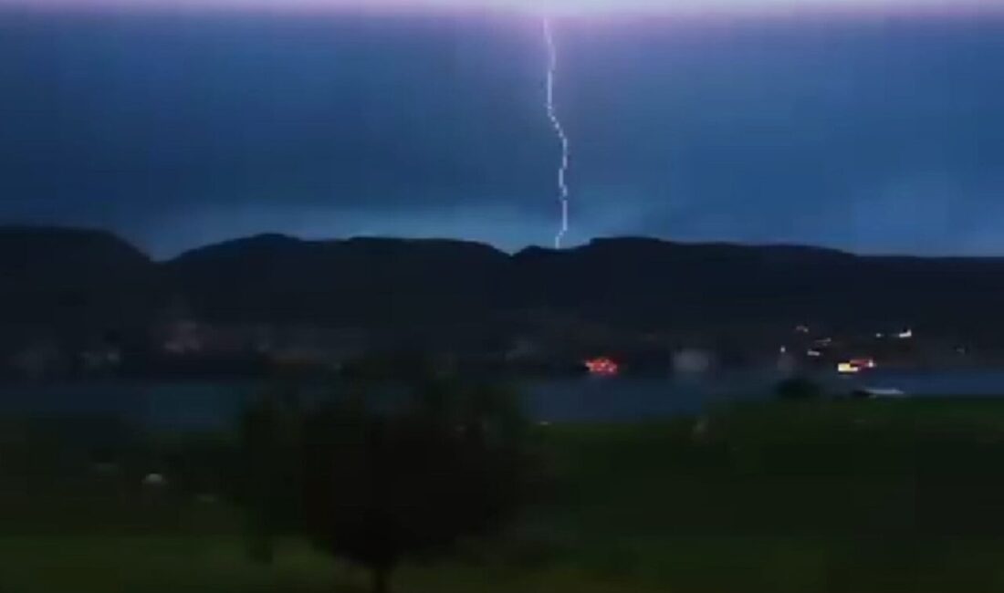 Batman’ın tarihi ilçesi Hasankeyf´te akşam saatlerinde etkili olan gökyüzü hareketliliği,