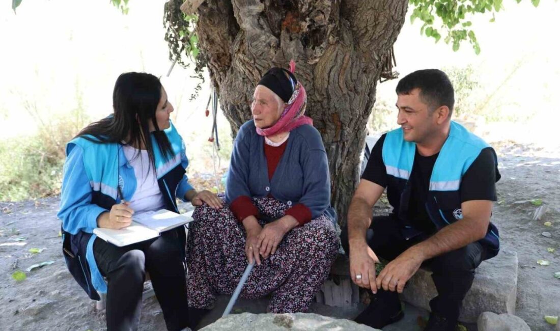 Battalgazi Belediyesi, ilçe genelinde yalnız yaşayan yaşlıları ziyaret ederek gönül