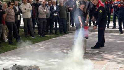İtfaiye Müdürlüğü ekipleri tarafından Bayburt Adliyesi personeline yangınla mücadele ve