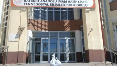 Bayburt Anadolu İmam Hatip Lisesi öğrencileri, 55 kilo atık pil