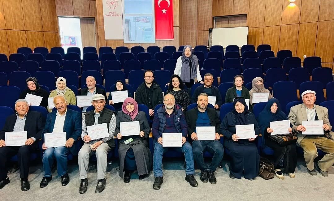 Bayburt Devlet Hastanesinde diyabet hastaları ve hasta yakınlarına yönelik düzenlenen