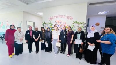 Bayburt Devlet Hastanesi Gebe Okulu kapsamında, fizyoterapist ve diş hekimi