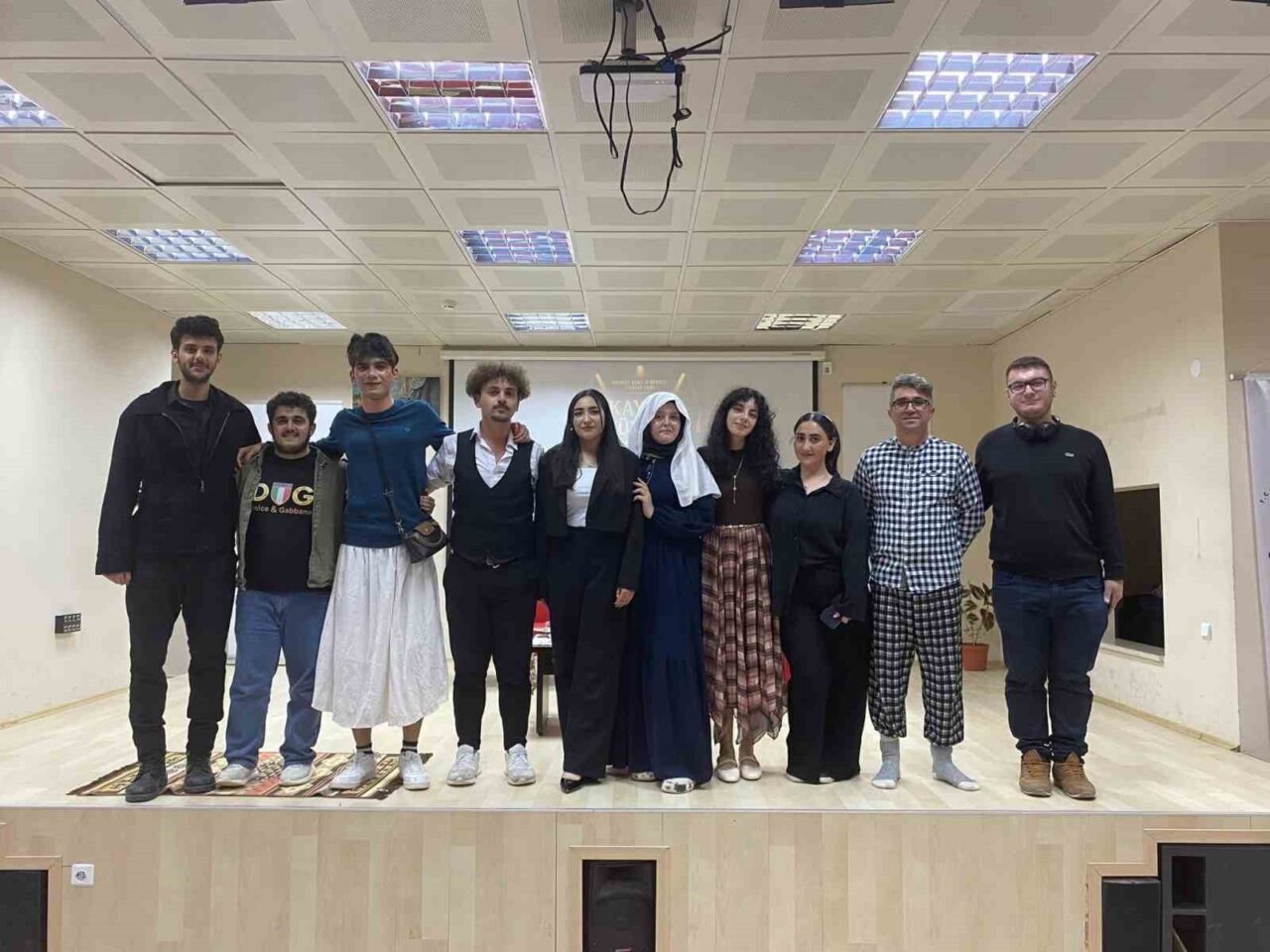 Bayburt Gençlik Merkezleri bünyesinde faaliyet gösteren tiyatro ekibi, sezon finalini