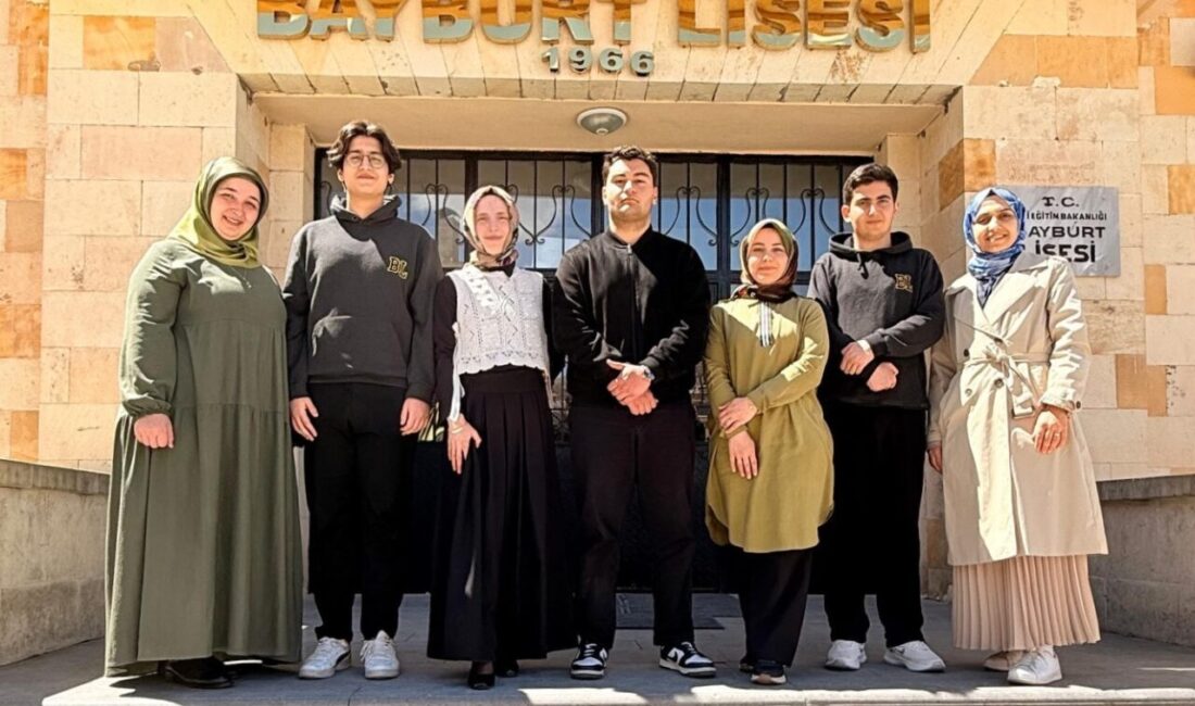 Bayburt Lisesinden 4 öğretmen ve 3 öğrenci, Erasmus+ Konsorsiyum Projesi
