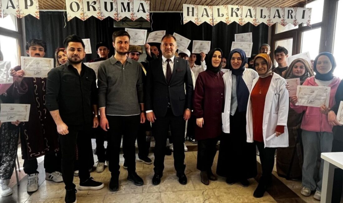 Bayburt Lisesinde Kitap Okuma Halkası Projesi kapsamında düzenlenen Okuma Halkaları