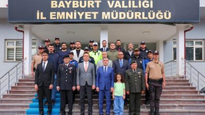 Bayburt Valisi Mustafa Eldivan, görev başındaki güvenlik güçlerini ziyaret ederek,