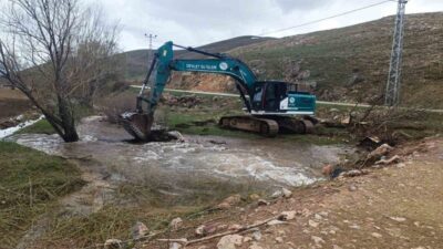 Bayburt’ta hava sıcaklıklarının artmasıyla birlikte eriyen kar sularının debisini yükselttiği