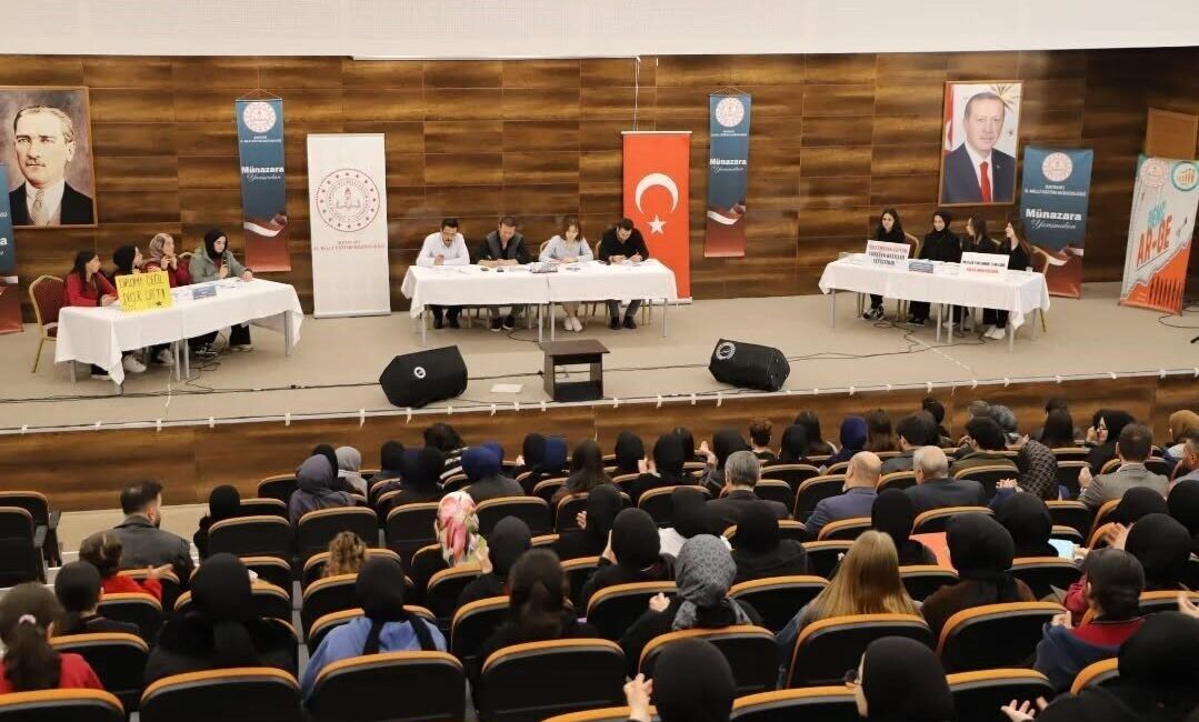 Bayburt İl Milli Eğitim Müdürlüğü tarafından düzenlenen Liseler Arası Münazara