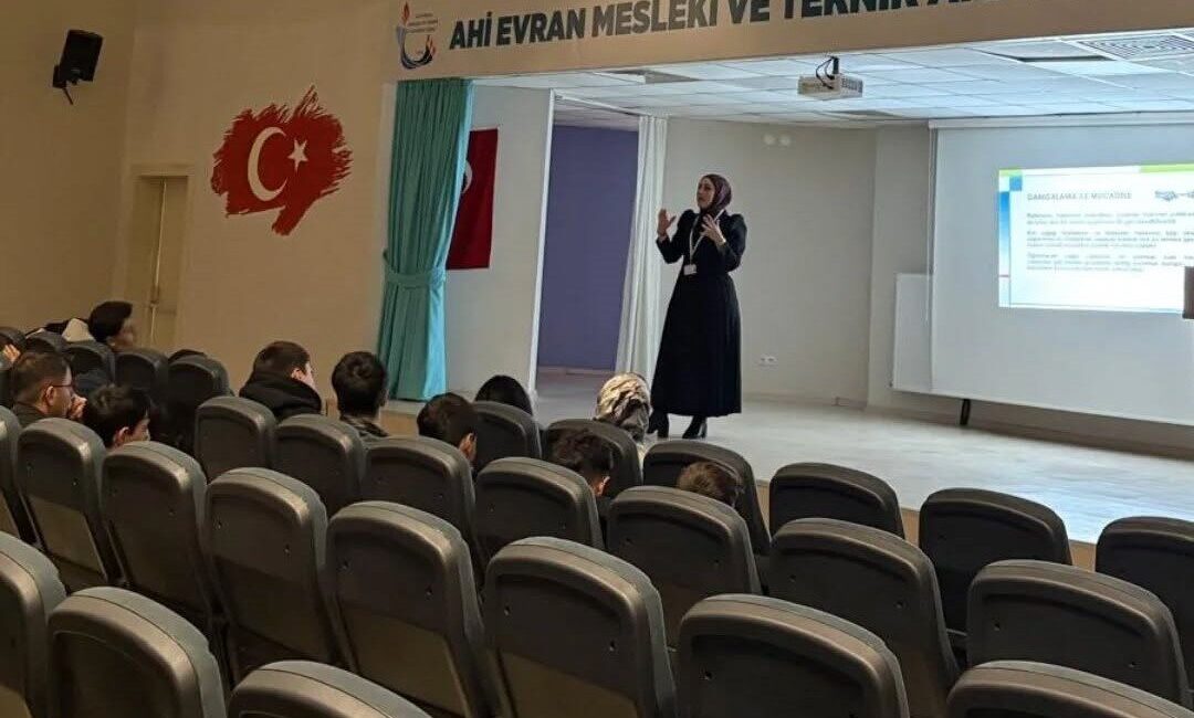 Bayburt’ta lise öğrencilerine yönelik düzenlenen eğitimde ruh sağlığı sorunları, erken
