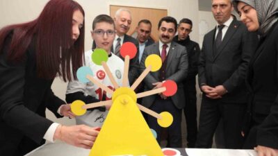 Bayburt Özel Eğitim Uygulama Okulunda, öğrenciler tarafından hazırlanan projelerin sergilendiği