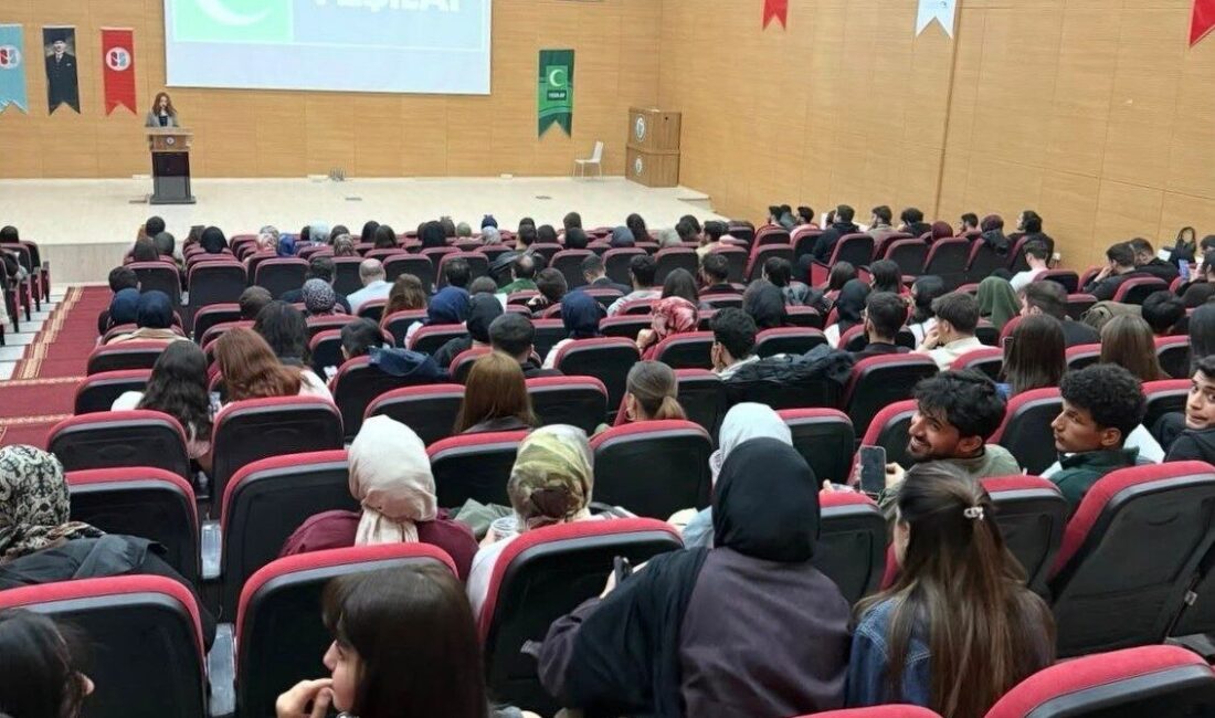 Bayburt’ta üniversite öğrencilerine yönelik düzenlenen konferansta, gençlere bağımlılıklardan uzak, bilinçli