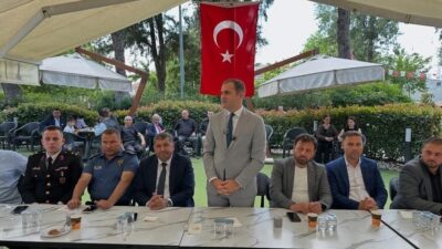 İzmir’in Bayındır ilçesinde Kurban Bayramı dolayısıyla düzenlenen bayramlaşma programında protokol