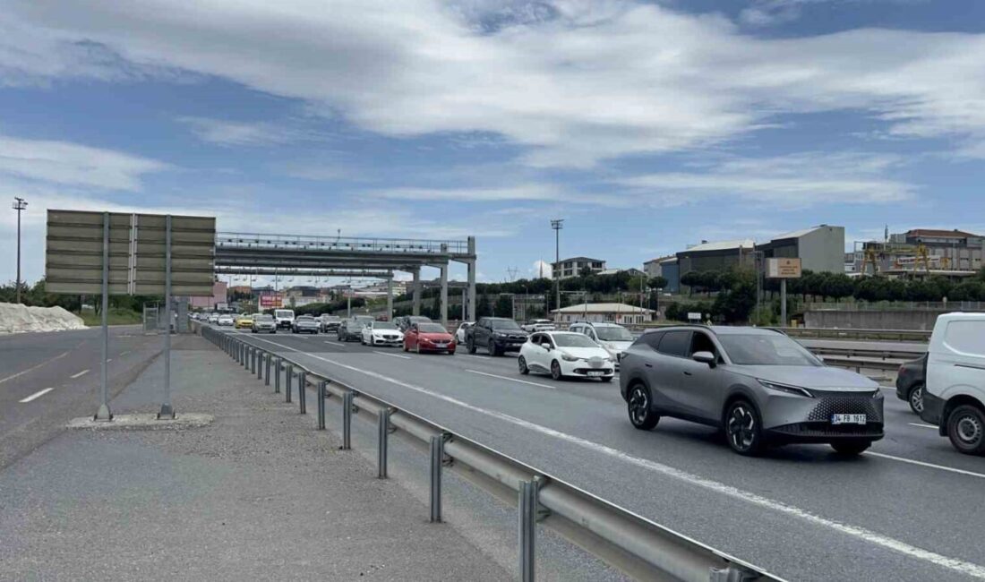 Kurban Bayramı tatilinin sona ermesiyle birlikte İstanbul TEM otoyolu Çamlıca